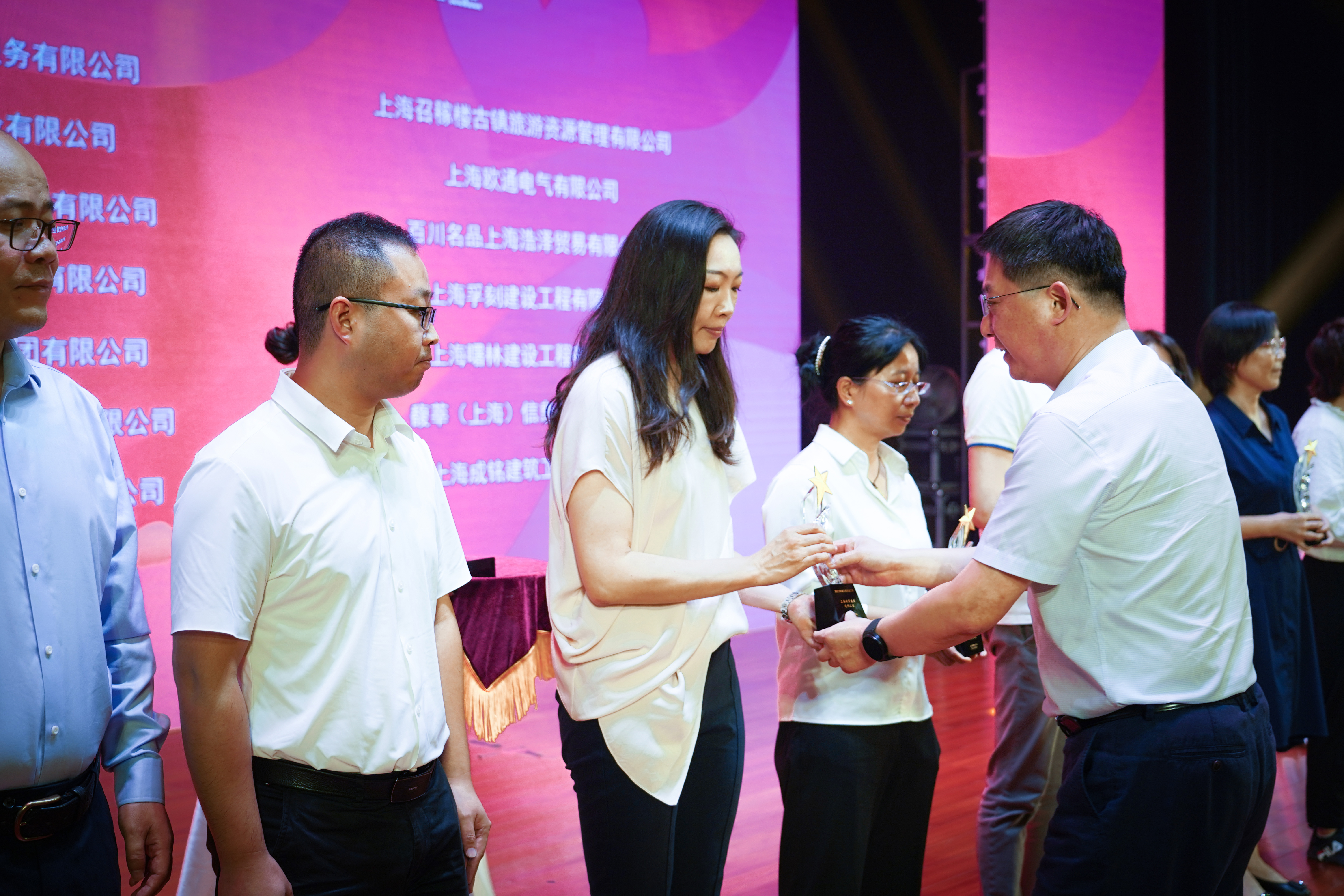 �ػ�б����Ϊ�����С���K1�����ٴλ�á��ֽ������֮�ǡ������ƺ�(ͼ2)